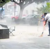  ?? /JOSÉ LUIS BRAVO ?? las labores de limpieza se han reforzado en la capital