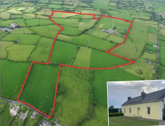  ??  ?? Fine spread: An aerial view of the 160ac dairy holding at Kilross which