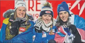  ?? FOTO: AP ?? Sewnn Larsson, Shiffrin y Vlhova, plata, oro y bronce en la prueba de slalom