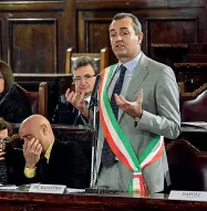  ??  ?? In carica dal 2011Il sindaco di Napoli Luigi de Magistris