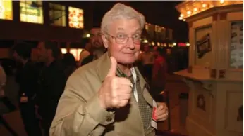  ?? JIM ROSS/GETTY IMAGES ?? Film critic Roger Ebert holds up his famous thumb on the red carpet at Toronto’s Elgin Theatre at TIFF in 2004.