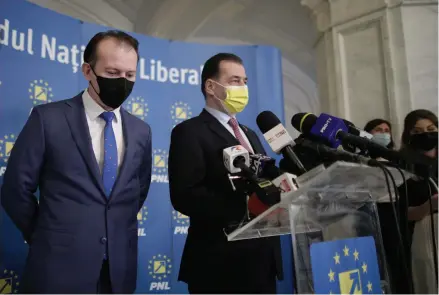 ?? FOTO: INQUAM ?? Florin Cîțu și Ludovic Orban au ieșit împreună la declarații pentru a da impresia de coeziune în interiorul
partidului.