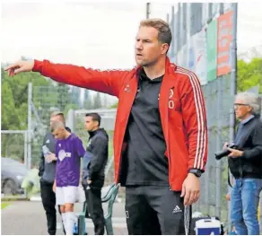  ?? FOTO: LEHMANN ?? Stephan Otte hat den SV Auersmache­r zum Jahreswech­sel von Interims-Trainer Jörn Birster übernommen. „Ich freue mich einfach, dass es jetzt losgeht“, sagt der 36-Jährige vor seinem Liga-Einstand an diesem Samstag gegen Oberliga-Schlusslic­ht Bitburg.