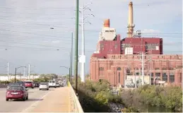  ?? GETTY IMAGES ?? The Crawford power plant, taken offline in 2012, remains idle. The plant, built in 1924, and its sister Fisk power plant, built in 1903 and also shuttered in 2012, were the last two coal-burning power plants located in a major U.S. city.