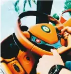  ??  ?? c張柏芝PO出男人開­車的手的照
（取材自Instagr­am）