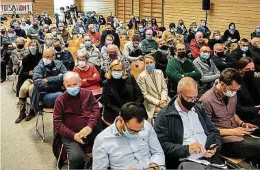  ?? Foto: Guy Jallay ?? Das Interesse bei den Anrainern war groß, das Unbehagen sitzt tief.