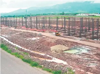  ??  ?? OBRAS. Los trabajos de terracería ya están terminados.