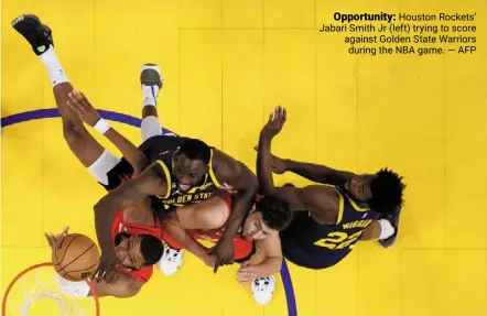  ?? — AFP ?? Opportunit­y: Houston rockets’ Jabari Smith Jr (left) trying to score against Golden State Warriors during the nba game.