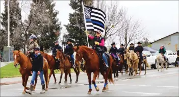  ??  ?? ABOVE: On Saturday, 112 riders and their horses rode through the streets of Arbuckle to honor Davis police Officer Natalie Corona. BELOW: The Corona family planted a magnolia tree at Belfour Park in Arbuckle on Saturday to honor Natalie Corona.