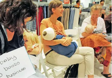  ?? PICTURE: DAVID RITCHIE ?? BREAST IS BEST: A Stellenbos­ch University child expert is calling for companies and public transport operators across the country to set aside dedicated places for breast-feeding.