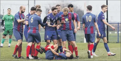  ?? Picture: Paul Collins ?? FLASHPOINT Ethan Gee, far right, walks off after being sent off for a foul on Owen Scammell