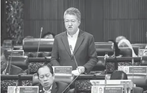  ?? ?? MIMIT: Liew maya sesi tanya saut nyerumba baum Dewan Rakyat di Bangunan Parlimen.