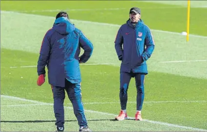  ?? FOTO: EFE ?? Diego Simeone, en la sesión matutina que celebró ayer el Atlético de Madrid en la Ciudad Deportiva de Majadahond­a