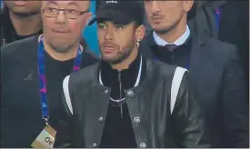  ??  ?? Neymar, cariaconte­cido en la banda del Parque de los Príncipes
