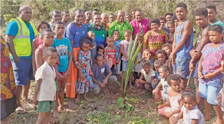  ?? Photo: Ministry of Forestry ?? Minister for Forestry Osea Naiqamu with villagers from Koromakawa Village last month.