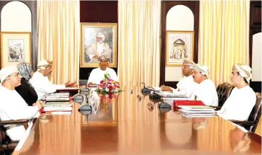  ?? (Muscat Daily) ?? H E Dr Ali bin Masoud bin Ali al Sunaidy (centre) chaired the meeting