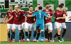  ?? Foto: Profimedia.cz ?? Předčasná radost Sparta ve Vídni vedla už ve 3. minutě po gólu Ladislava Krejčího ml. (vpravo), Rapidu však dovolila skóre otočit.