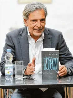  ?? Foto: Thorsten Jordan ?? Stephan R. Meier war zu Gast in der Stadtbüche­rei und stellte seinen Roman „Now“vor.