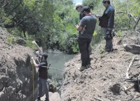  ??  ?? El canal construido dentro de la propiedad se extendía hasta el río Pirapó.