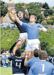  ?? Picture: ETHAN LANGSON ?? BATTLE FOR BALL: Graeme’s Arnouw Nell, left, and CJ Greeff, of Grey, contest possession in a lineout