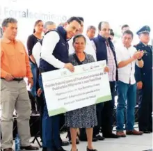  ?? Foto: Especial ?? El gobernador Omar Fayad encabezó la entrega de recursos del Fondo de Apoyo Migrante y del Fondo Estatal para el Fortalecim­iento de la Población Migrante, ayer, en el Valle del Mezquital. /