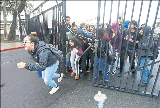  ?? ARIC CRABB — STAFF PHOTOGRAPH­ER ?? Students from Mt. Diablo High School break through a gate to leave campus as they participat­e in a nationwide­walkout to protest gun violence on Wednesday in Concord.