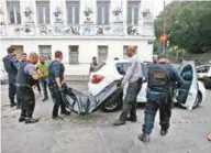  ?? DANIEL CASTELO BRANCO ?? Vítima foi encontrada no banco traseiro do carro. Motorista fugiu