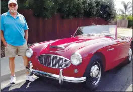  ?? PHOTO BY DAVID KRUMBOLTZ ?? Pete Davies, of Antioch appears with his 1961 Austin-Healey.