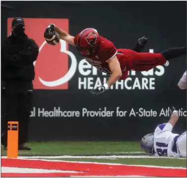  ?? (Arkansas Democrat-Gazette/Thomas Metthe ?? Arkansas State wide receiver Brandon Bowling leaps into the end zone Saturday for a 15-yard touchdown during the Red Wolves’ 50-27 victory over Central Arkansas at Centennial Bank Stadium in Jonesboro. More photos at arkansason­line.com/1011asuuca/.