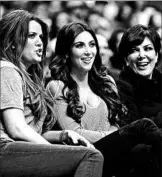  ?? WALLY SKALIJ/LOS ANGELES TIMES ?? Khloe Kardashian, from left, sister Kim and their mother, Kris, watch the Los Angeles Clippers in 2012.