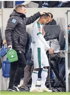  ?? FOTOS: IMAGO ?? Raffael musste in dieser Saison fast zwei Monate aussetzen und war nach seiner erneuten Verletzung entspreche­nd niedergesc­hlagen.