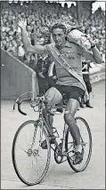  ??  ?? Ferdi Kübler en el Tour 1950.