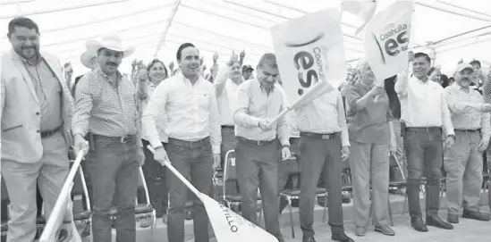  ??  ?? El gobernador Miguel Ángel Riquelme Solís encabezó la ceremonia