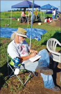  ?? Submitted photo ?? TAKING NOTES: Longtime Arkansas Archeologi­cal Society member and retired Forest Service archeologi­st Gary Knudsen works on field notes at annual AAS archeologi­cal excavation and field training program. For informatio­n about the June 2017 field training...