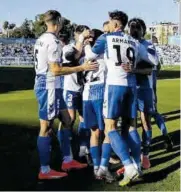  ?? CE SABADELL ?? Los jugadores arlequinad­os celebraron un triunfo que les puede dar vida en la categoría //