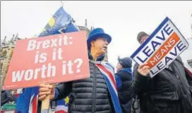  ?? REUTERS ?? Pro and anti-Brexit protesters argue opposite the Houses of Parliament in London on Monday.