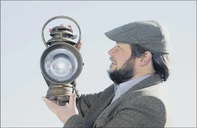  ?? LIGHT SOUVENIR: PICTURES: JAMES HARDISTY. ?? Ryedale Auctioneer Owner Angus Ashworth holding lot 21, a Salsbury Dietz large brass car lamp.