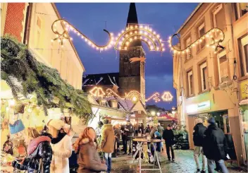  ?? RP-ARCHIVFOTO: F.-H. BUSCH ?? Das Lichterfes­t lockt jedes Jahr etliche Besucher nach Kaldenkirc­hen.