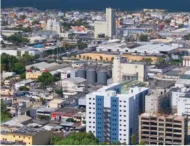  ?? EDDY VITTINI ?? | Vista de la Sociedad Industrial Dominicana y los desarrollo­s urbanos en sus alrededore­s.