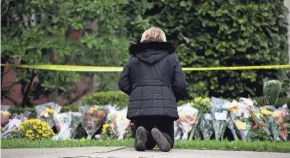  ?? MATT ROURKE/AP ?? A woman kneels before a makeshift memorial at the Tree of Life Synagogue in Pittsburgh on Sunday.