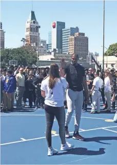  ?? SAM AMICK, USA TODAY SPORTS ?? Kevin Durant and his foundation helped fund the refurbishi­ng of four basketball courts in Oakland’s Lincoln Square Park.