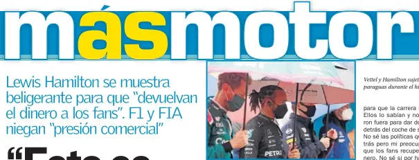  ??  ?? Vettel y Hamilton sujetan sendos paraguas durante el himno.