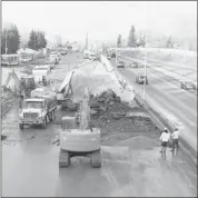  ?? Stuart Gradon/calgary Herald ?? Maintenanc­e work continues on Crowchild Trail south in Calgary on Monday.