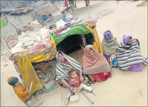  ?? HT PHOTO ?? ▪ A family of Musahars at Jewania Musahar basti of Shivbansi Ka Pura Majra village in Meja.