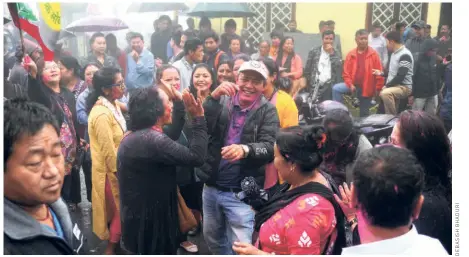  ?? ?? BGPM SUPPORTERS in Kurseong celebratin­g their party’s win in the GTA election.