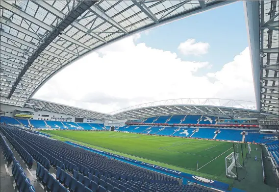  ??  ?? Impresiona­nte panorámica del Amex Stadium, que esta tarde acogerá el Brighton-Atlético