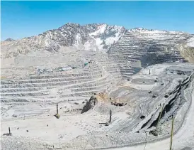  ?? /Allan Seccombe ?? Mountain mining: Anglo has two options to arrest the falling grade of copper content at Los Bronces in Chile: dig a new open-pit mine or build a $3bn undergroun­d mine.