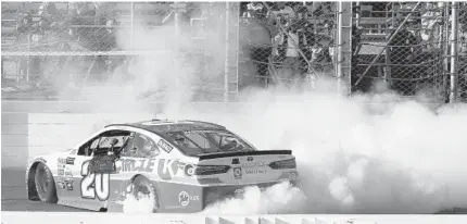  ?? ROSS D. FRANKLIN/ASSOCIATED PRESS ?? Matt Kenseth does a burnout to celebrate his victory Sunday in the Monster Energy Cup Can-Am 500 at Phoenix Internatio­nal Raceway.