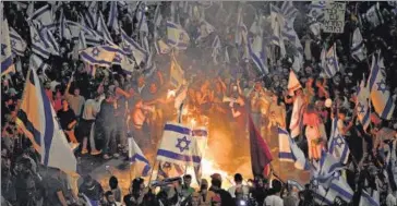  ?? AP ?? Protestors set up bonfires and block a highway during a demonstrat­ion in Tel Aviv.