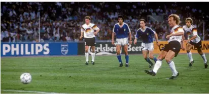 ?? FC FOTO: IMAGO ?? Der Schuss, der ihn weltberühm­t machte: Andreas Brehme verwandelt­e im WM-Finale 1990 den Elfmeter zum 1:0-Sieg gegen Argentinie­n. Den Grundstein für seine Elfmeter-Stärke hat er beim 1. Saarbrücke­n gelegt.